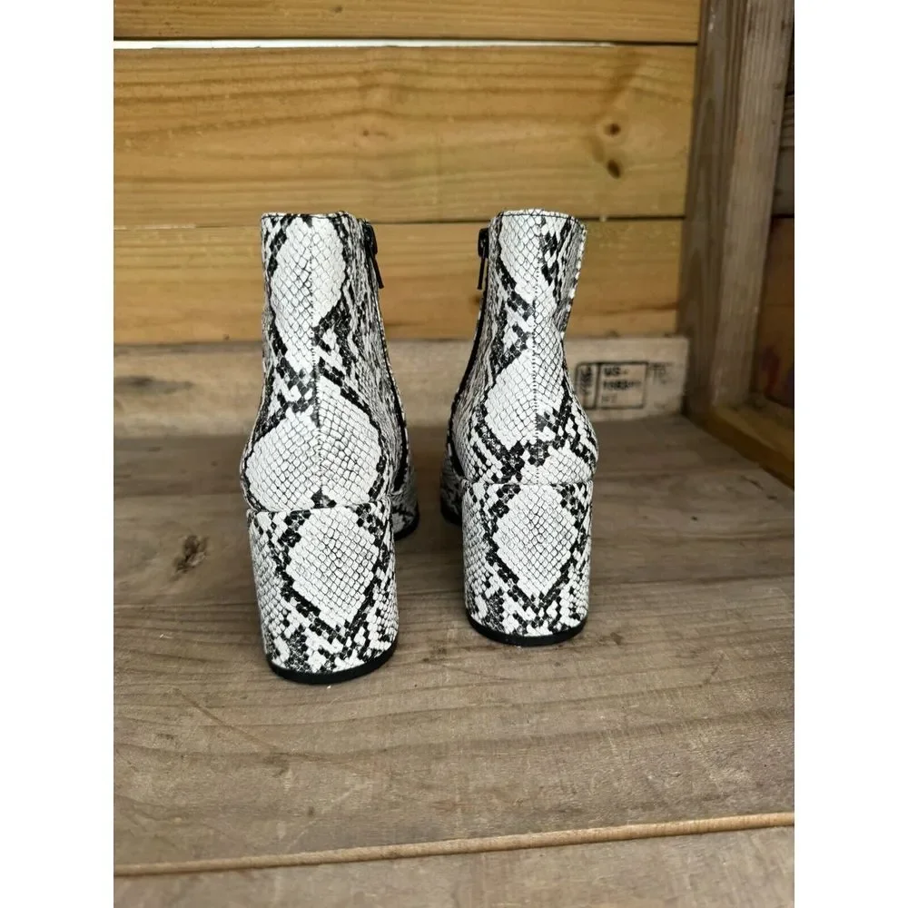Mix No. 6 Women's Shoe 7M Black & White Snakeskin Benisa Chunky Heel Ankle Boots